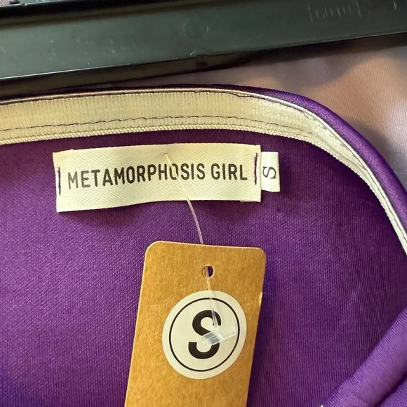 Beautiful purple top- Size small - Picture 8 of 9